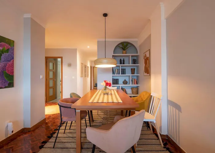 Elegantes Colores En El Puerto By Vigo