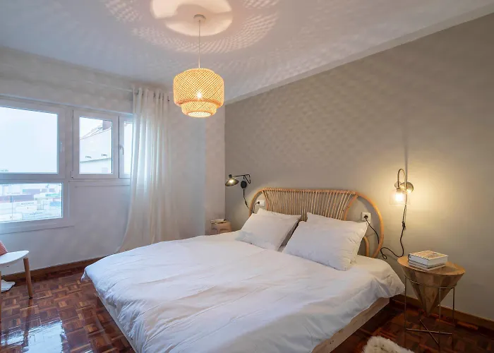 Elegantes Colores En El Puerto By Vigo