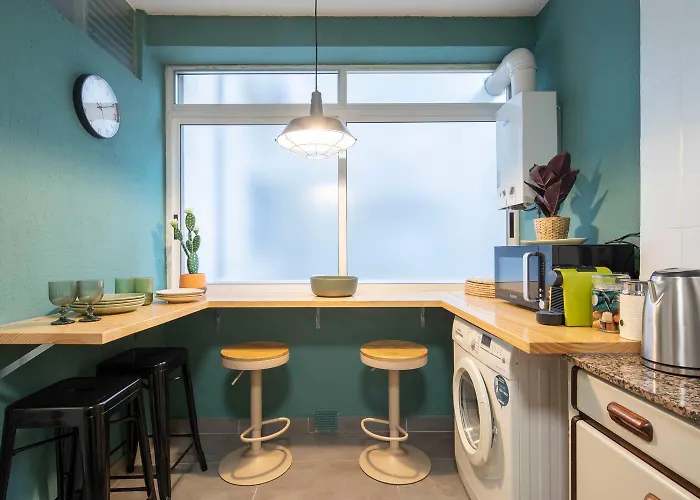 Elegantes Colores En El Puerto By Vigo